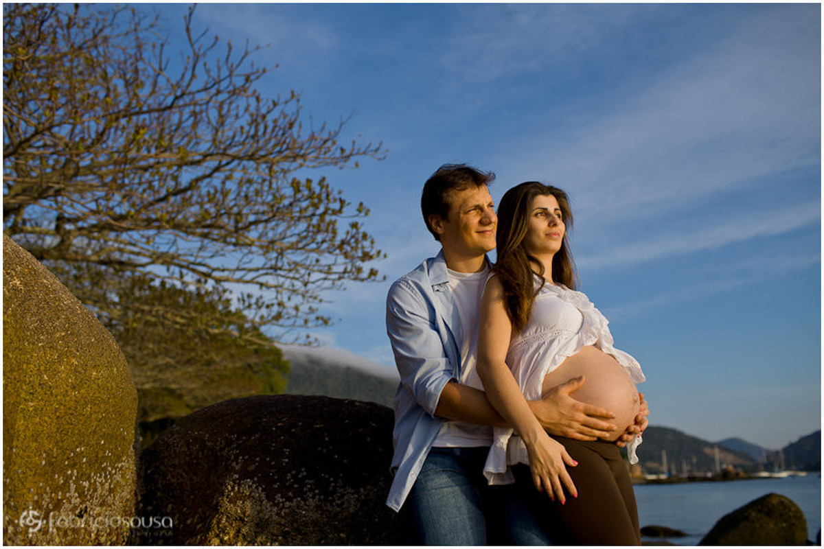 casal gestante no por do sol