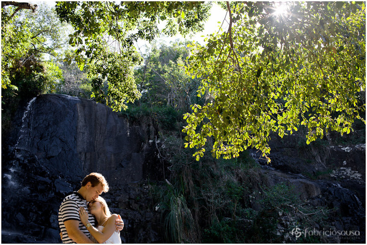 ensaio pre-casamento na cachoeira da costa da lagoa