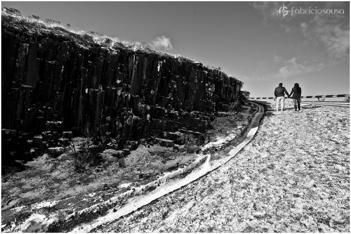 gelo e neve no morro da igreja em urubici no ensaio pre-wedding