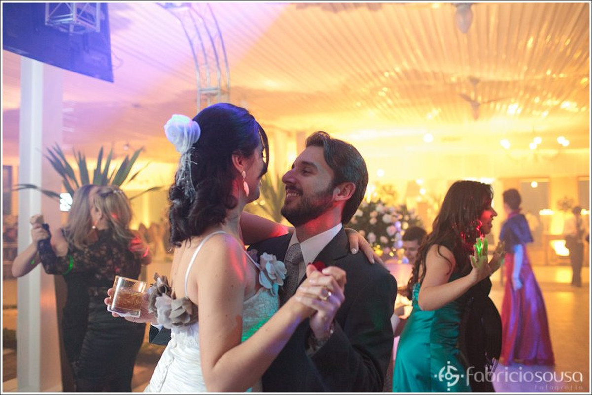 Ela dança com ele