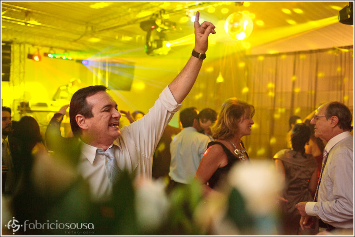 Parentes e convidados curtindo a festa