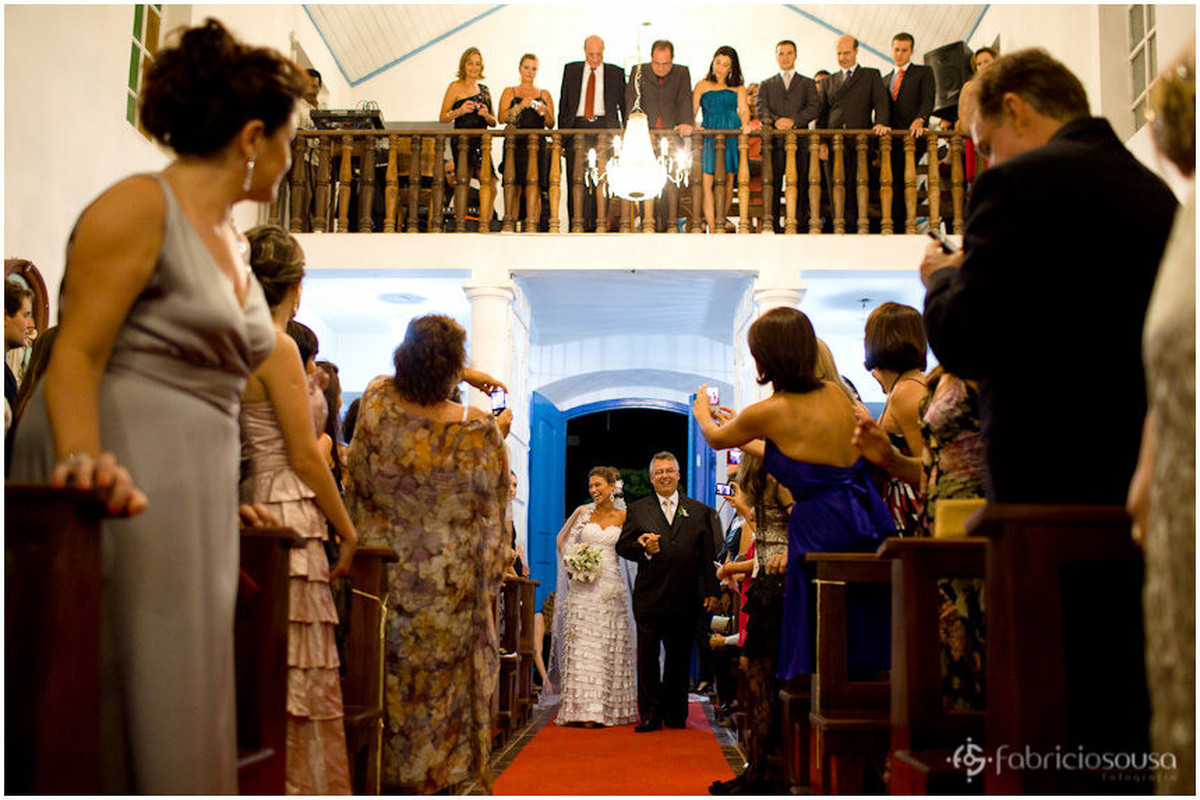 a entrada da noiva na igrejinha