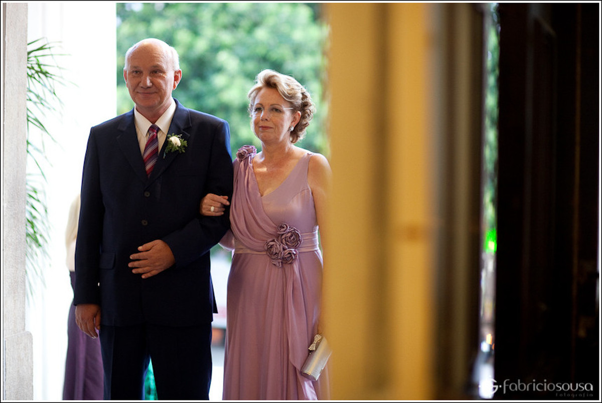 Pai e mãe da noiva Leila entrando na Catedral de Florianópolis