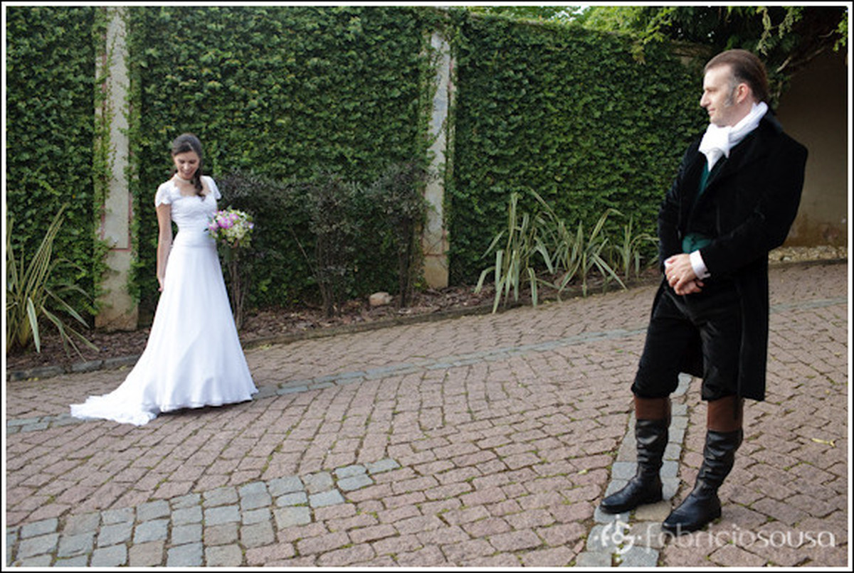 Recem casados posam para foto