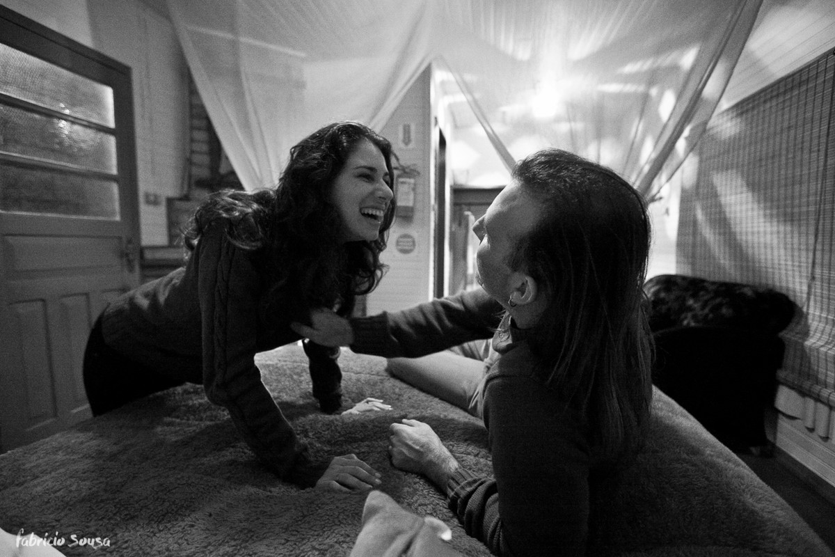 casal namorando na cama