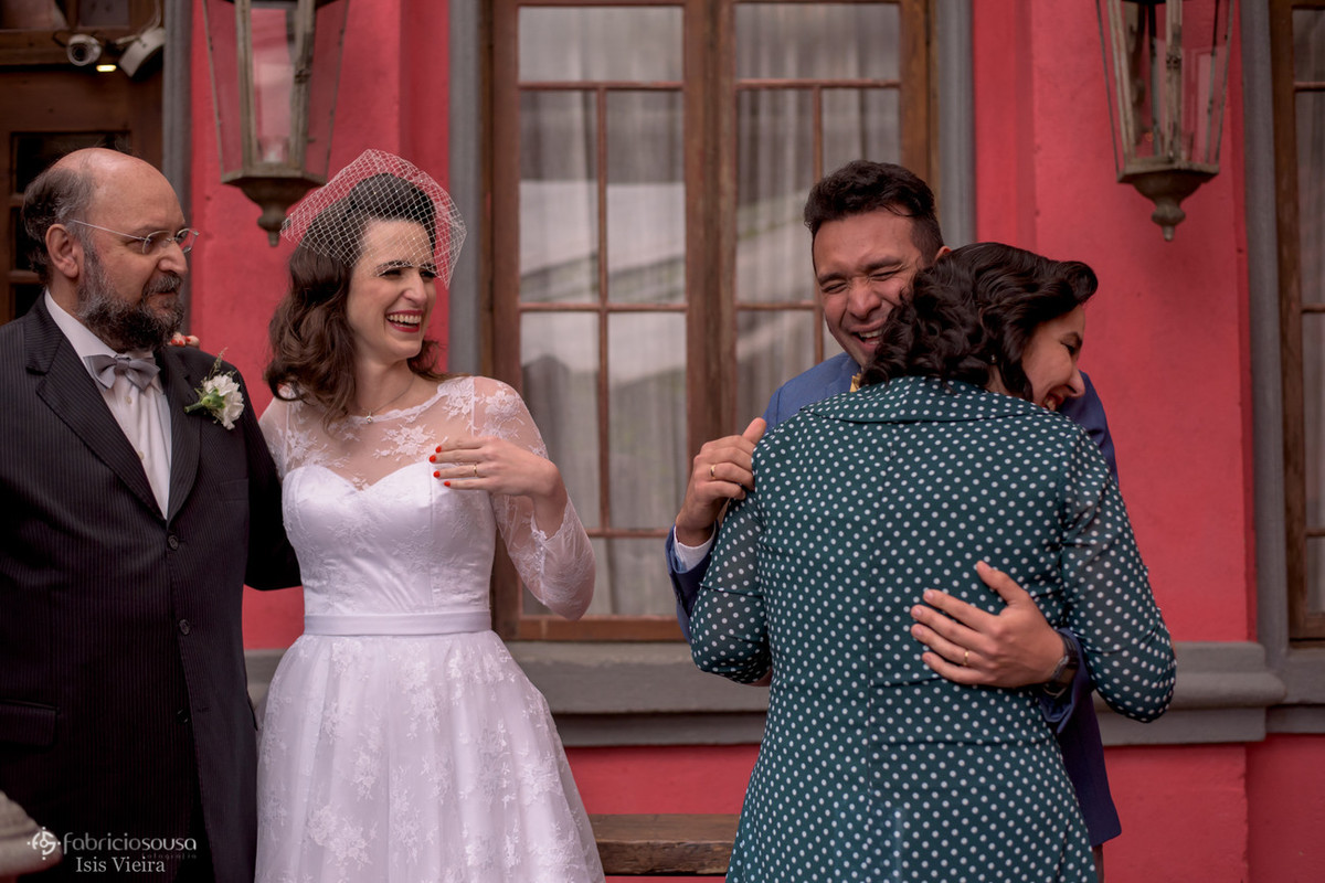 abraço da sogra após o casamento