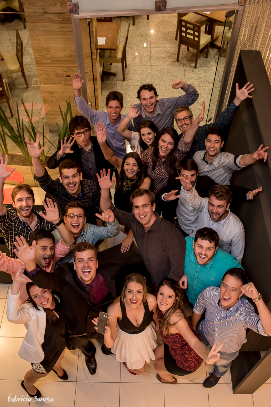 retrato da turma que deu presente em conjunto ao formando