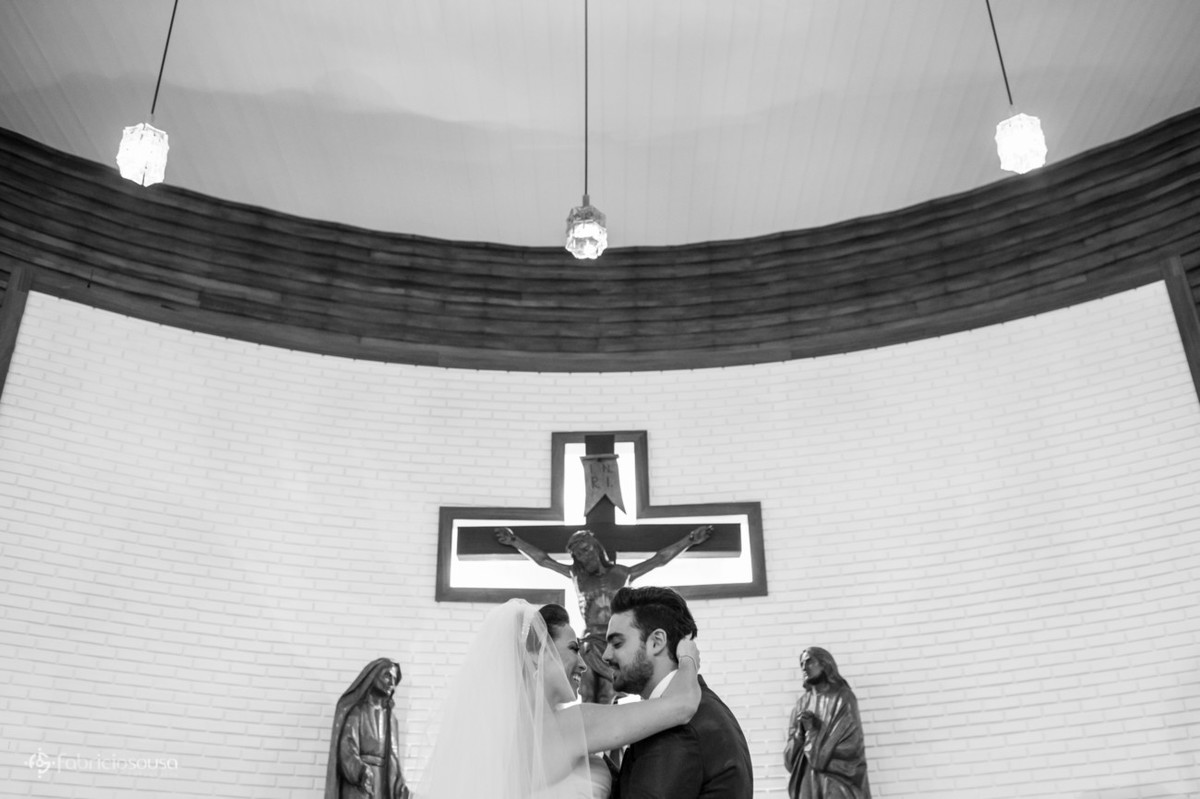 troca de olhares no altar da igreja