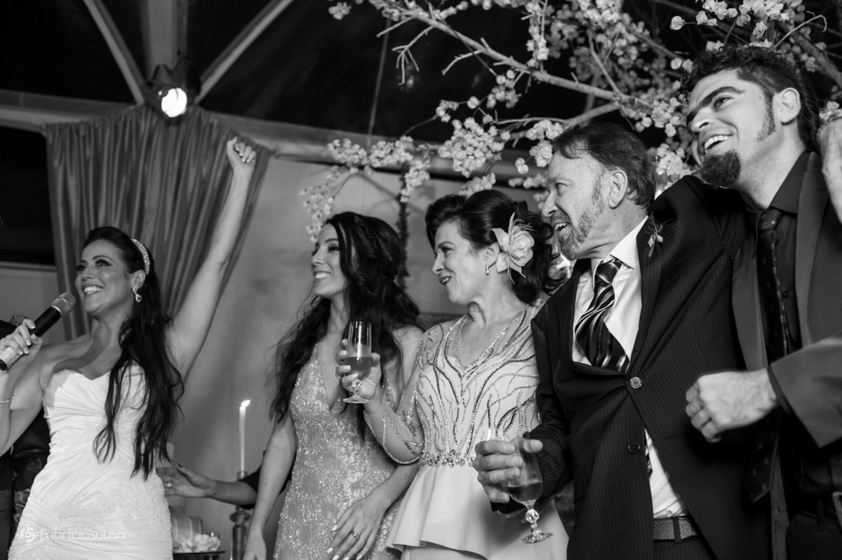 noiva discursa na sua festa de casamento na praia brava