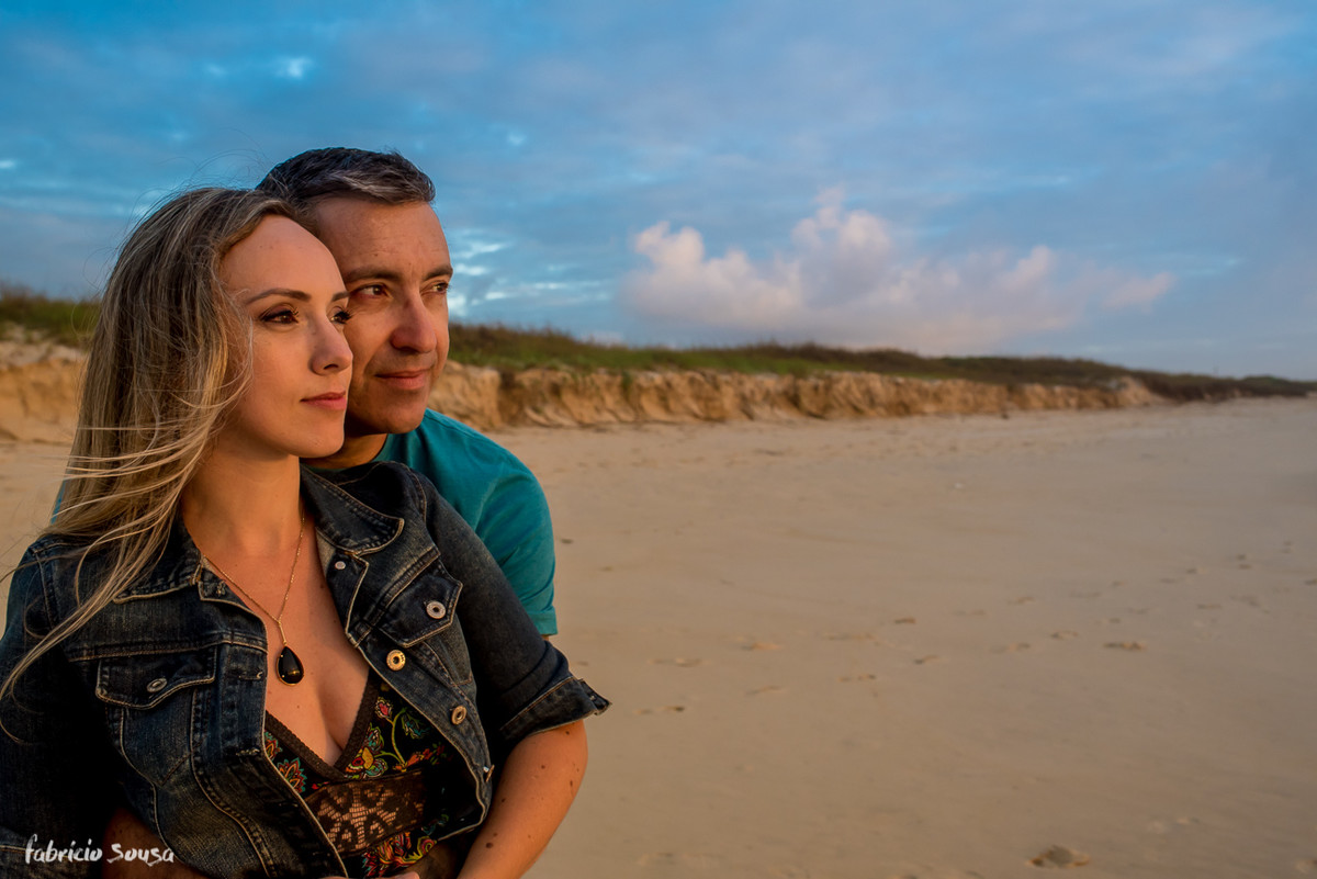 casal olhando o mar em Florianopolis
