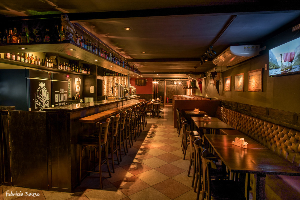 o hall de entrada do sir black brewpub