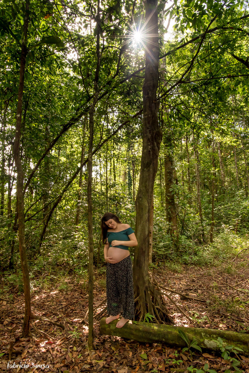 sessão fotográfica gestante em meio a floresta na Ilha do Mosqueiro no Pará
