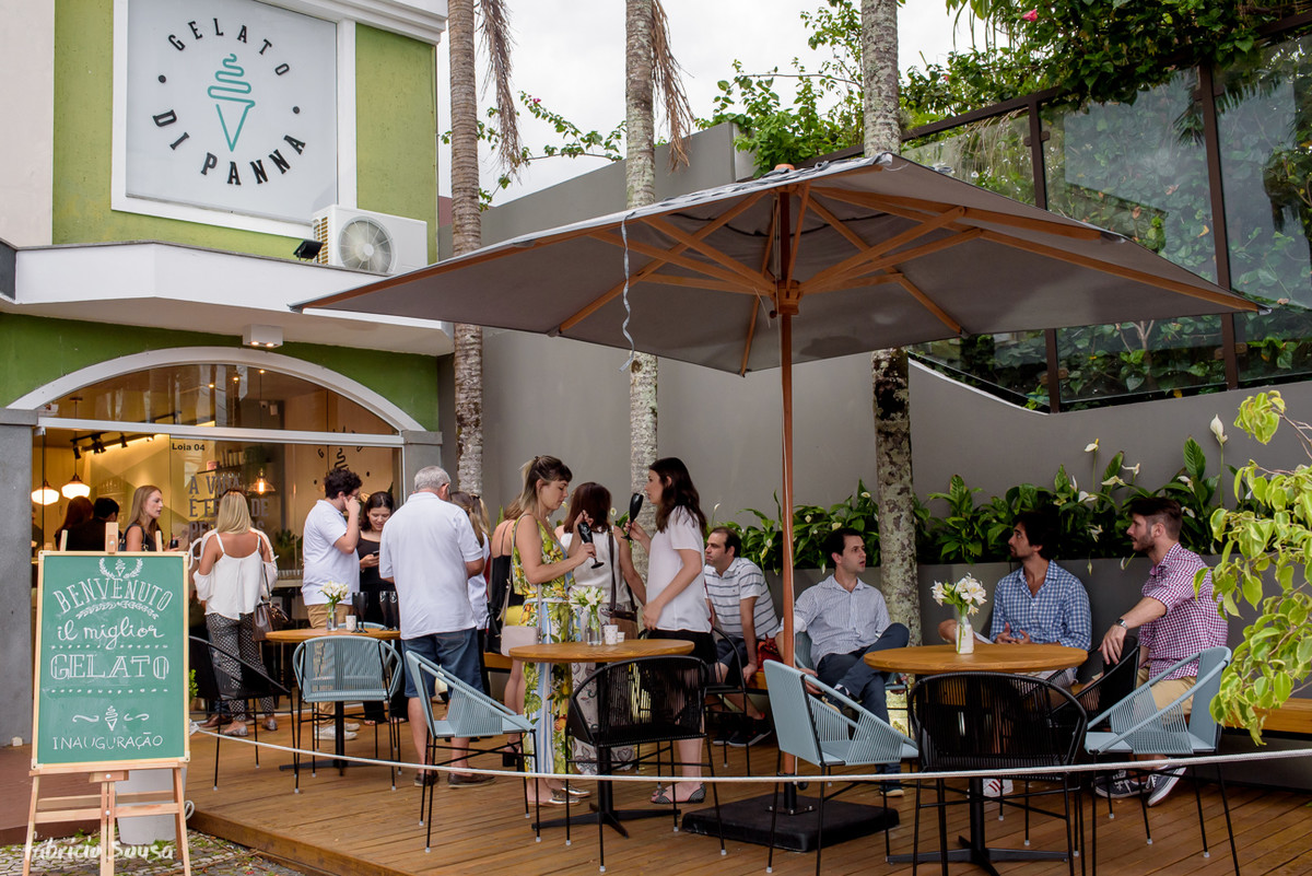 o charmoso deck do evento de inauguração da Gelateria