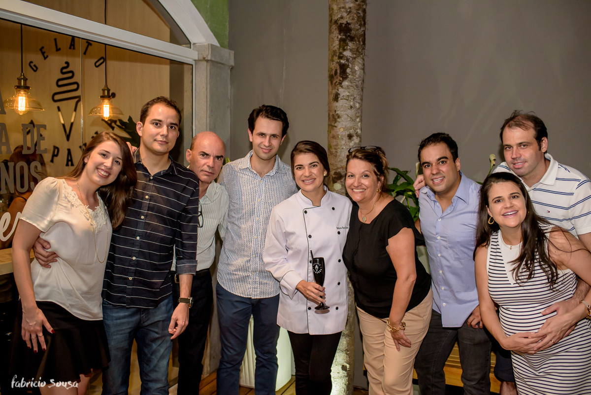 retato da família de Debora Ractz Lima em seu novo empreendimento