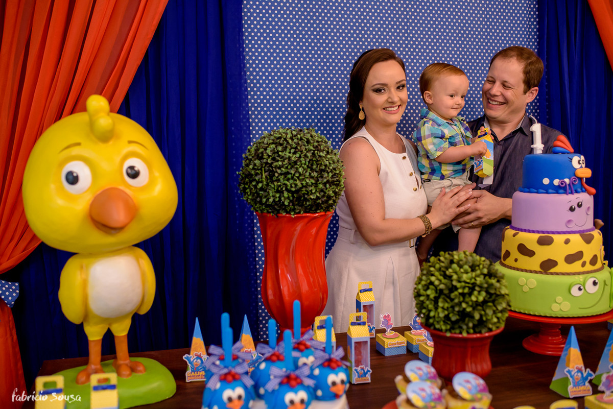 retrato do casal com o filho no aniversário de 1 ano