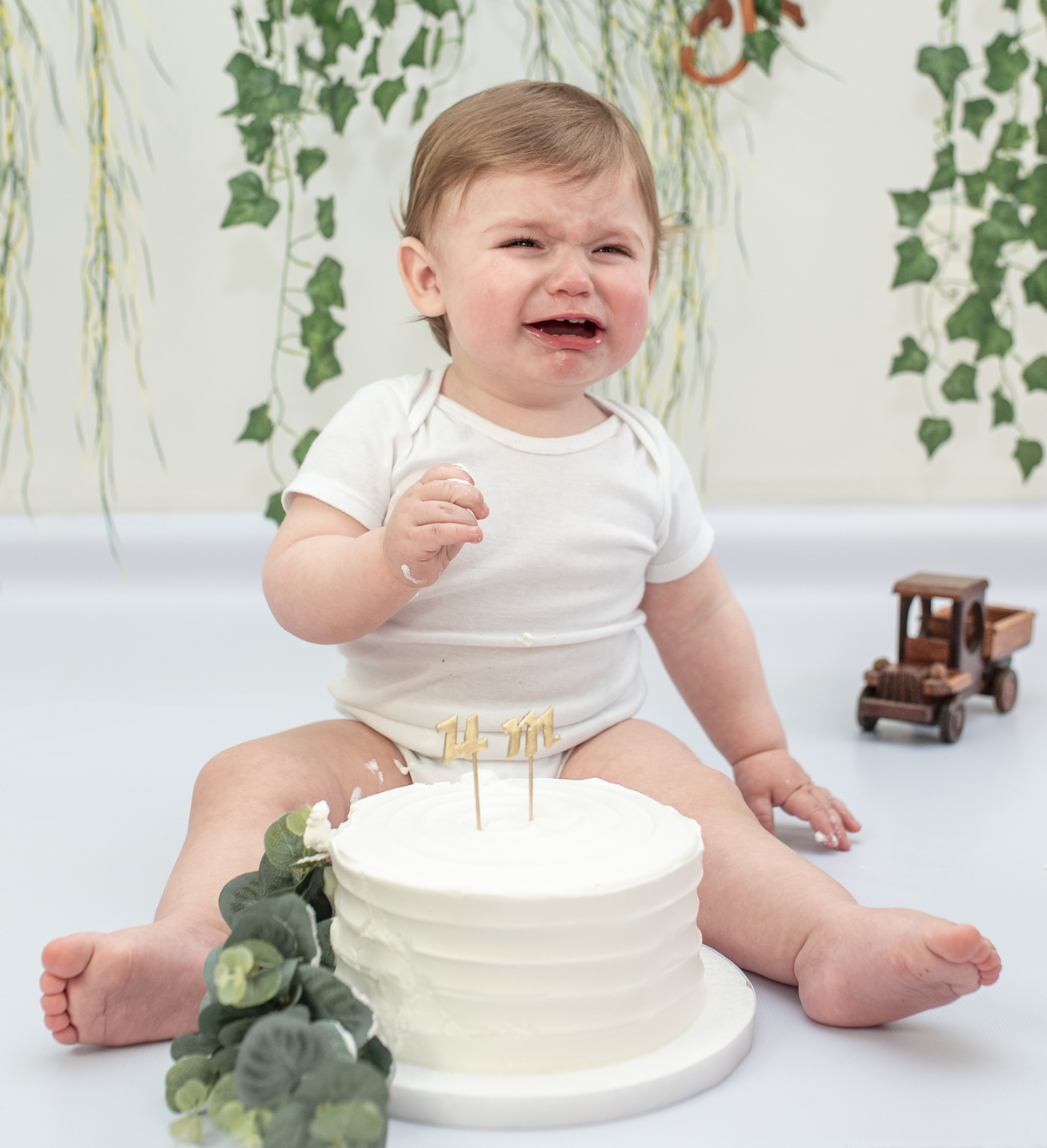 Gente ele chorou que não queria bolo, mas nas próximas fotos olha o que aconteceu...