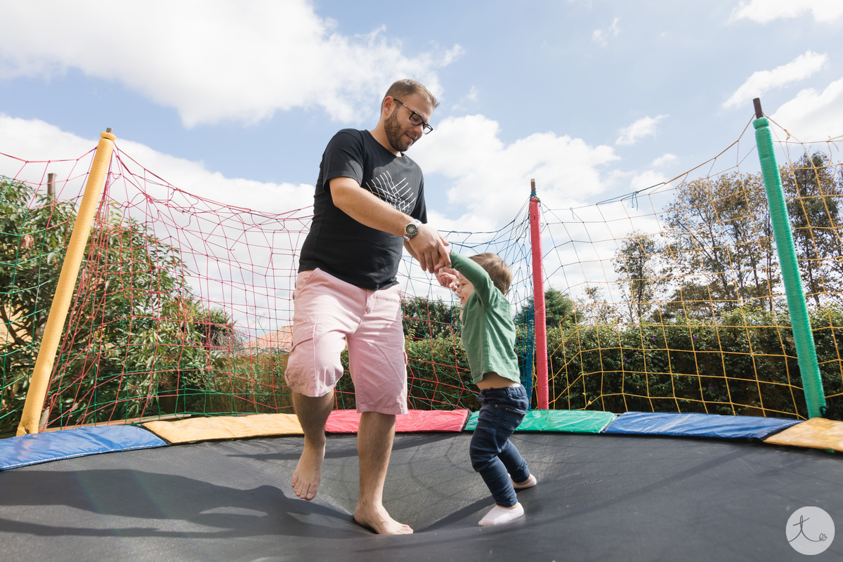 pai-filho-pula-pula-cama-elastica-festa-infantil-dinossauro-cotia-são-paulo-fotografa-abc