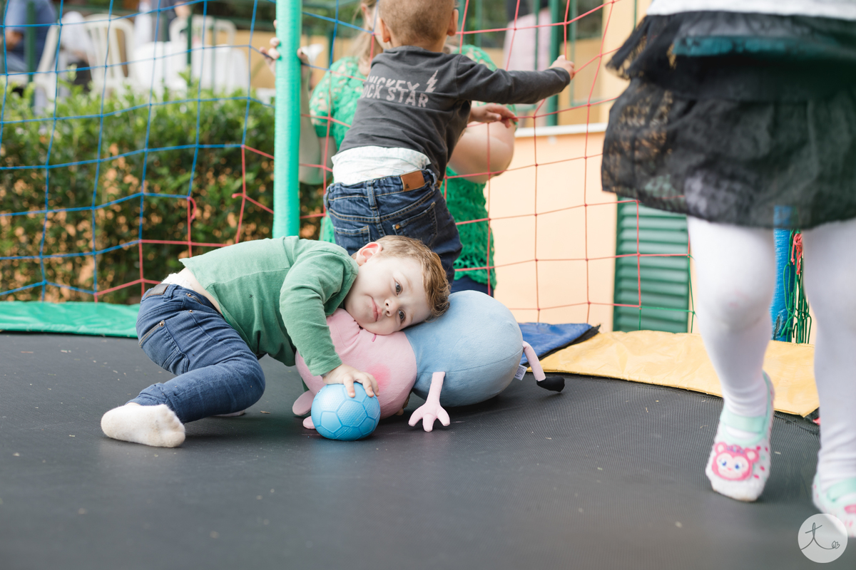 criança-pula-pula-festa-infantil-dinossauro-cotia-são-paulo-fotografa-abc