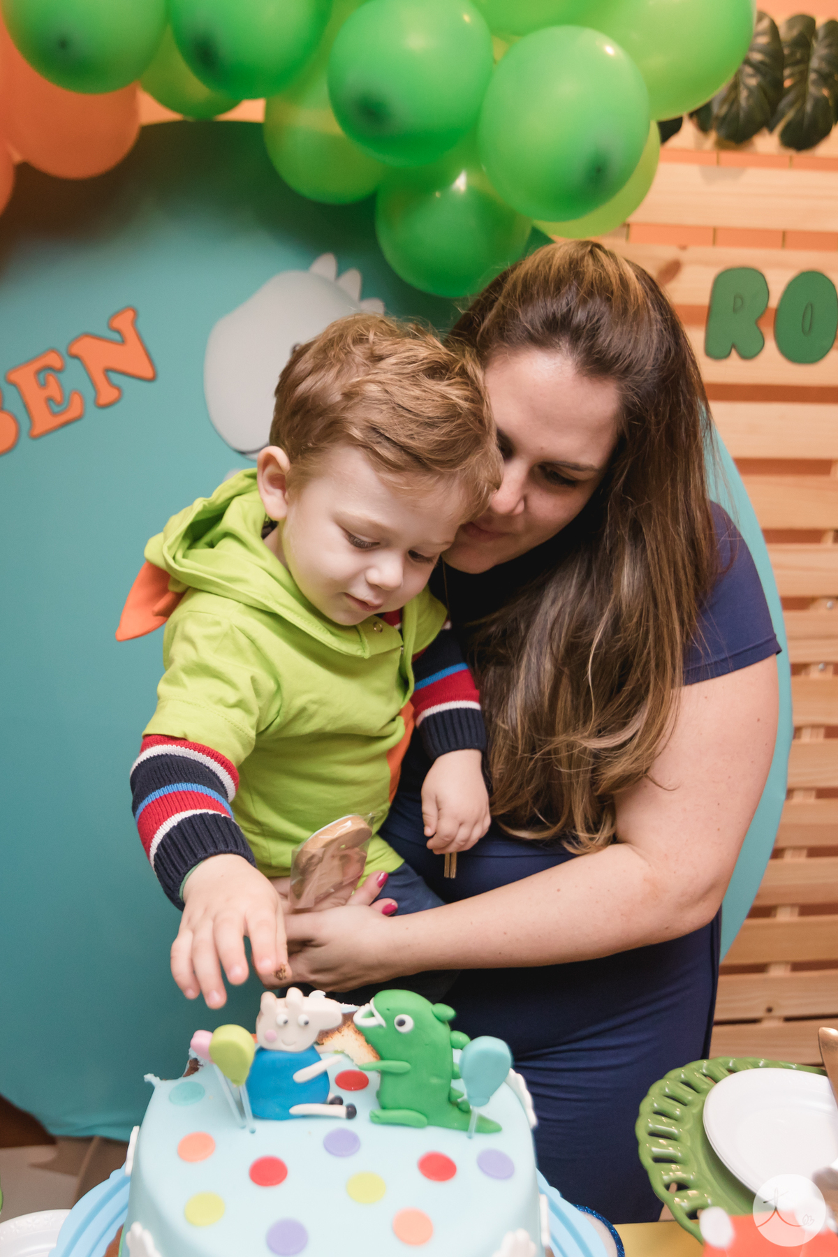 parabens-cortar-bolo-festa-infantil-dinossauro-cotia-são-paulo-fotografa-abc
