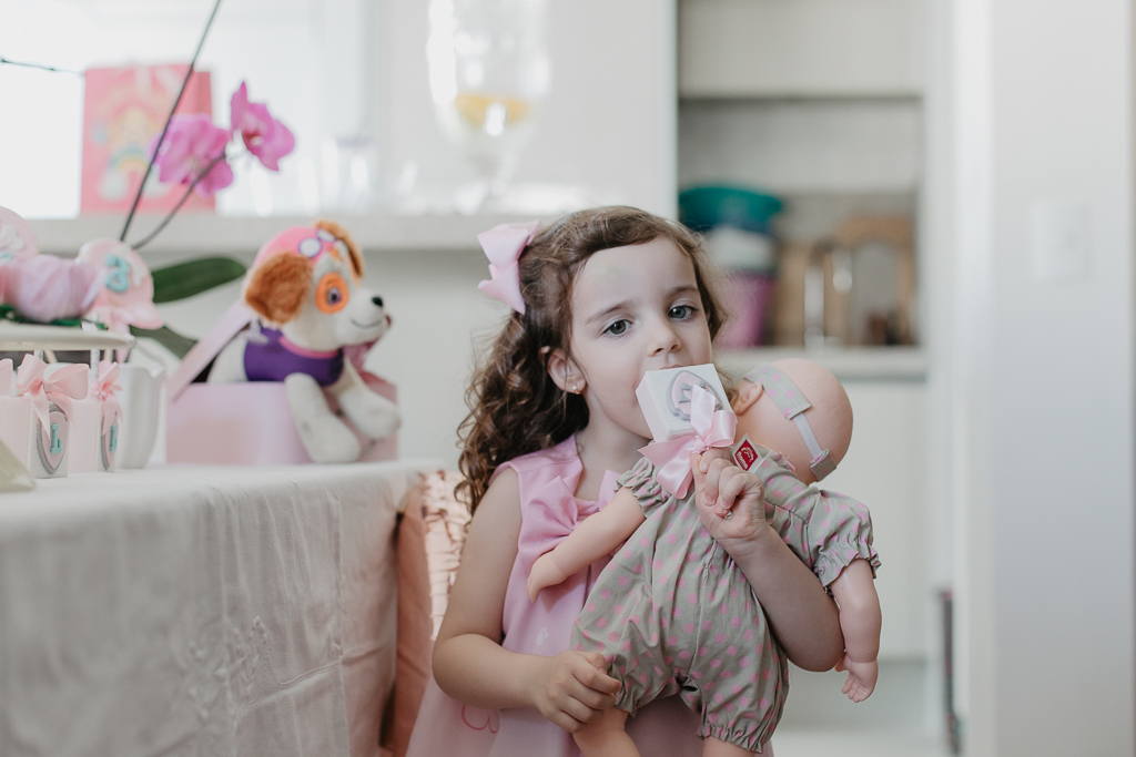 menina-comendo-pirulito