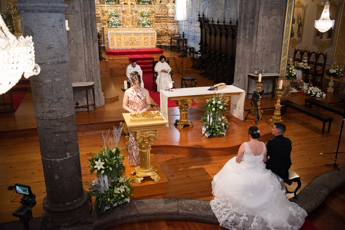 noivos no altar