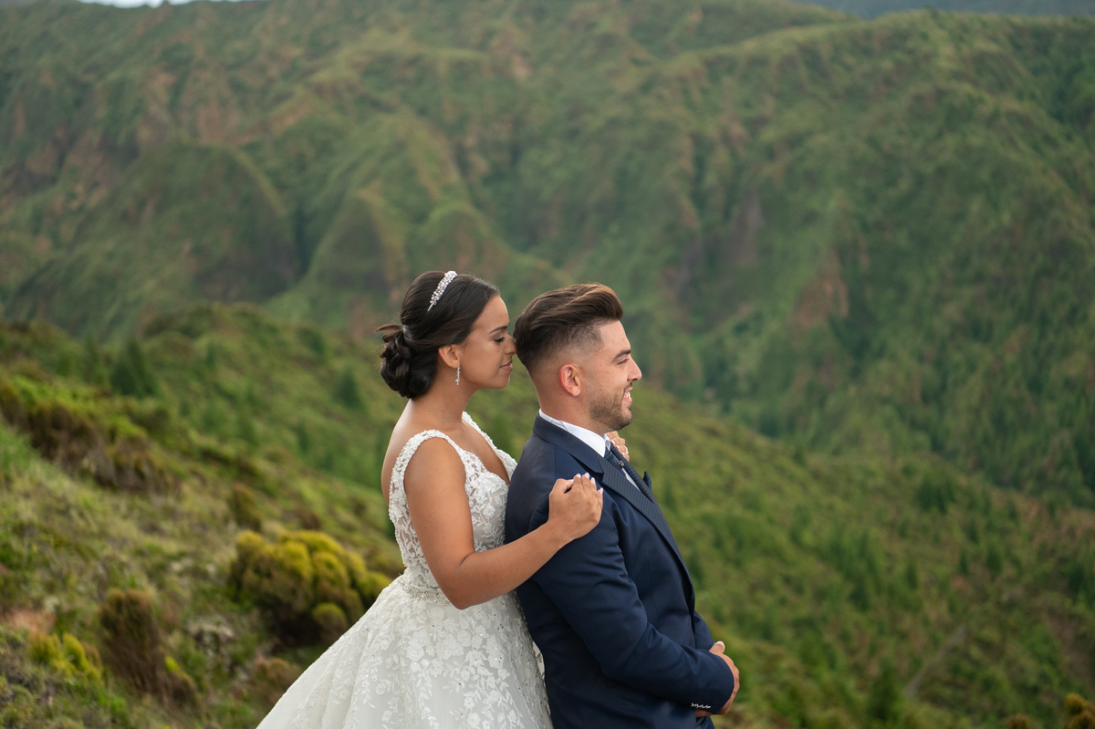 pós-casamento Noivos felizes