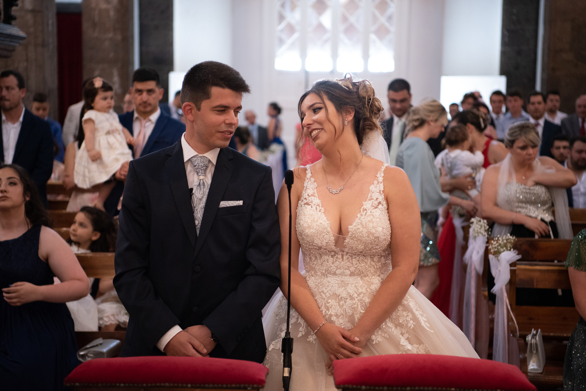 noivos trocando de olhares