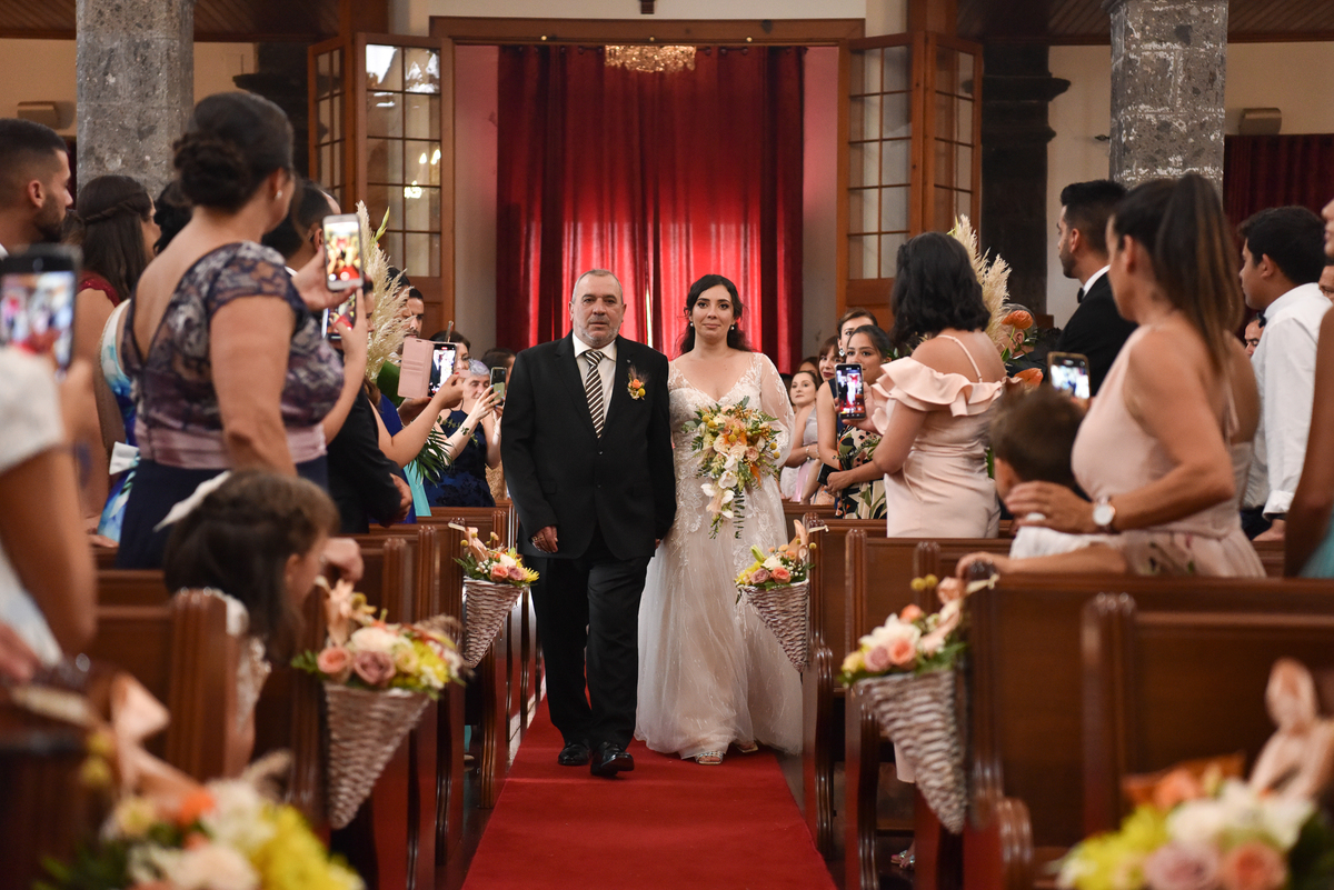 entrada da noiva na igreja 