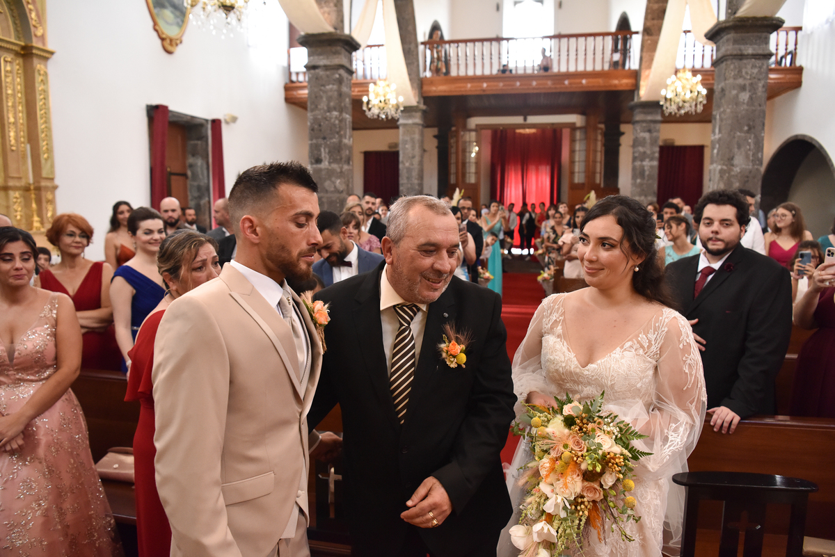 pai da noiva entrega ao noivo sua filha 