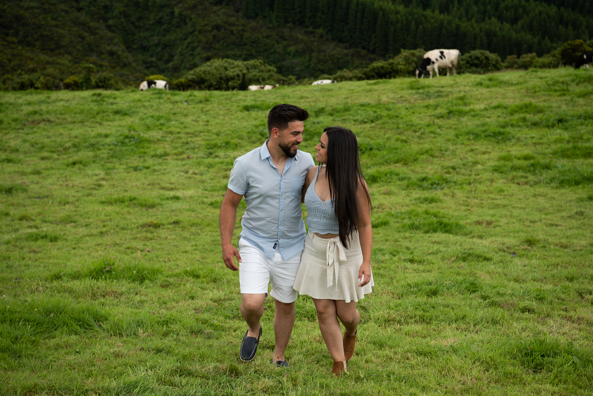  passeio pela pastagem Pre-casamento Casal lindo Sao Miguel Açores 