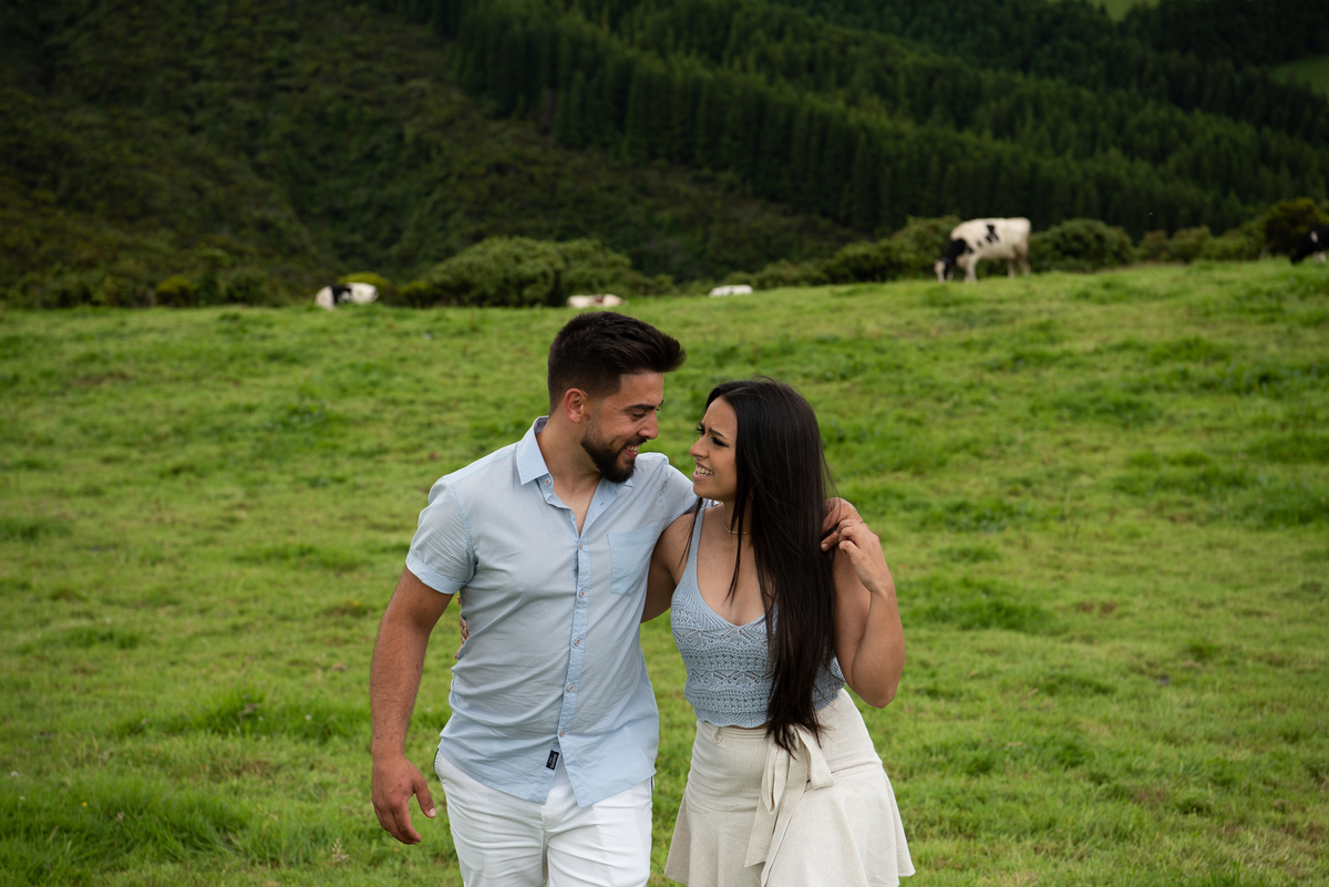 abraçados Pre-casamento Casal lindo Sao Miguel Açores 