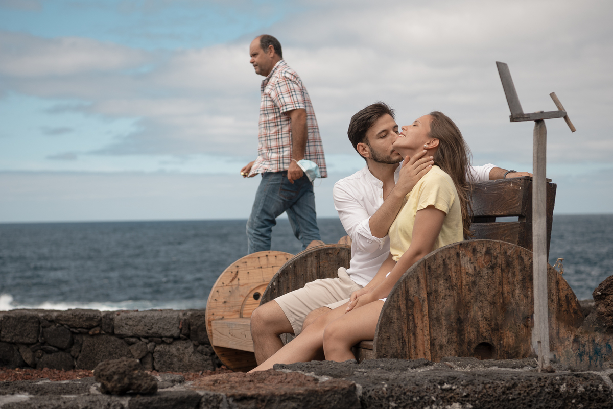 namorando ao ar livre  Ilha do Pico 