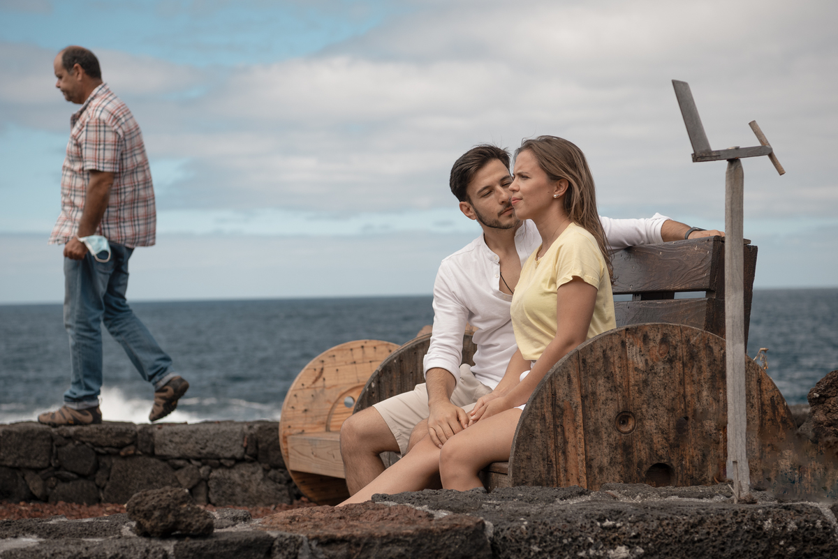 namorando a beira das pessoas  Ilha do Pico 