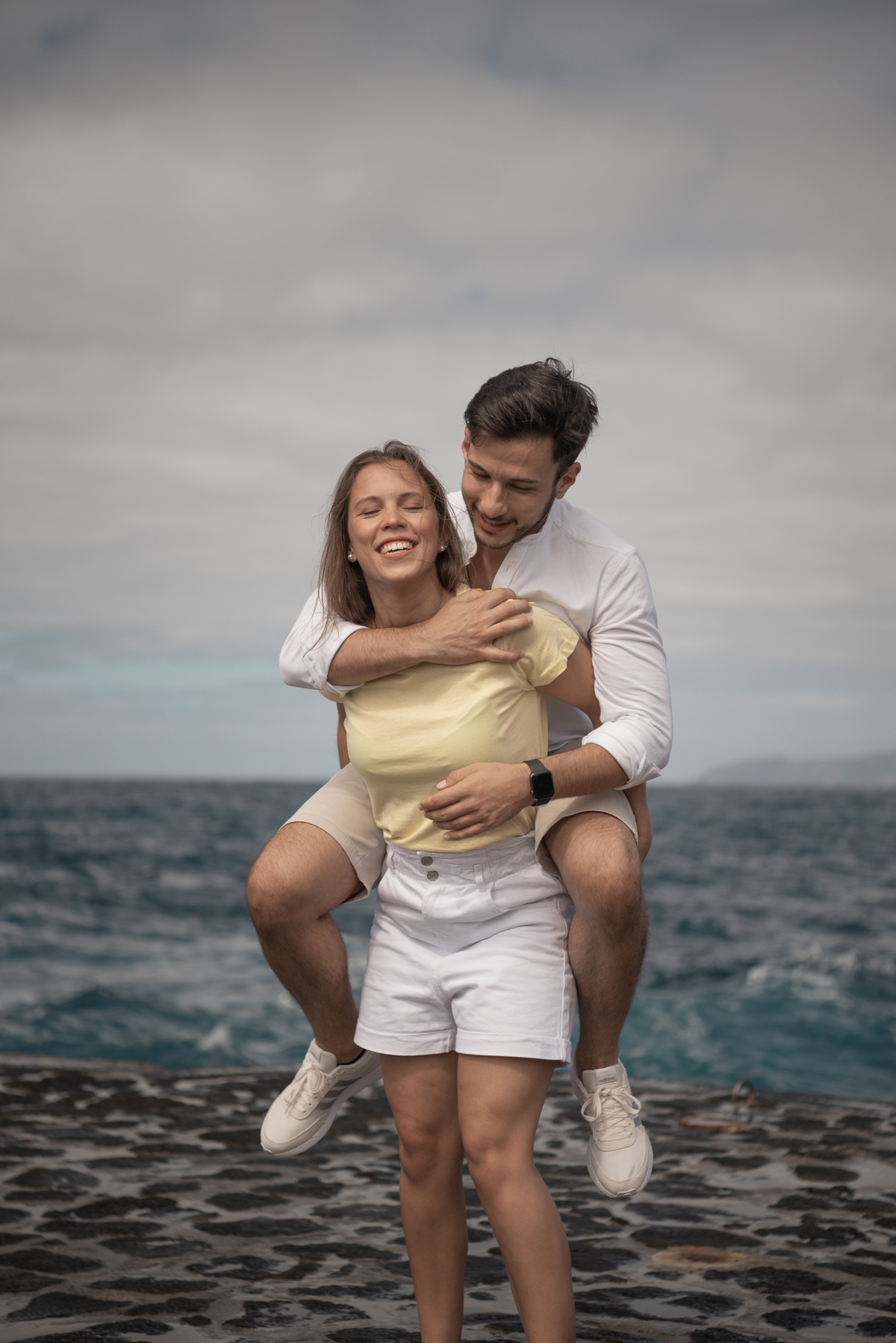 namorado ao colo Ilha do Pico 