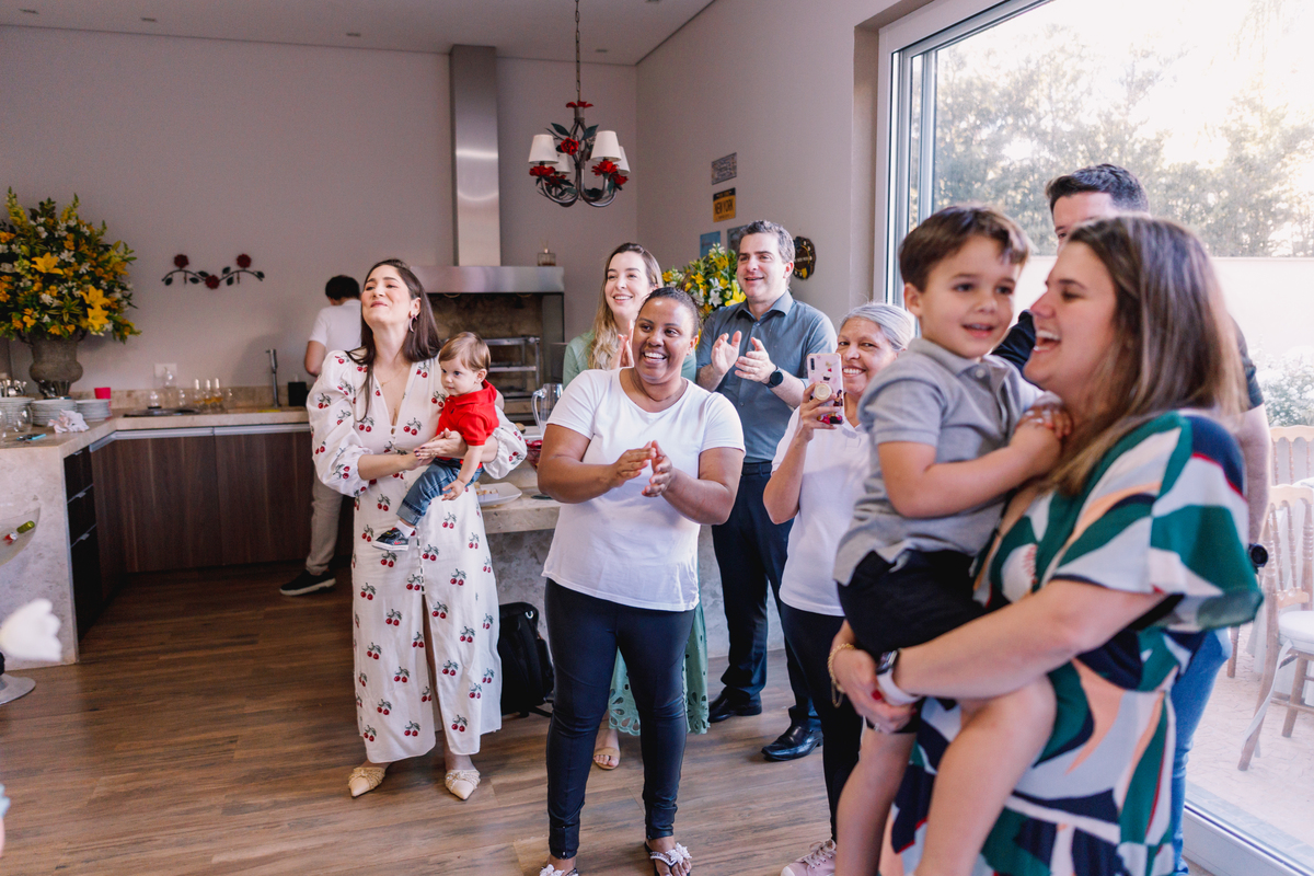 festa de 1 ano em casa tema astronauta decoração santa julia ribeirao preto fotografia familia anga cantando parabens