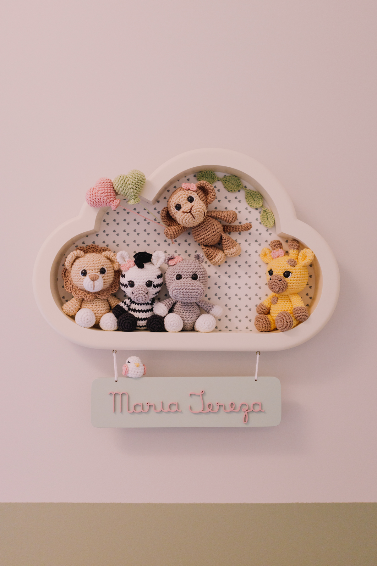 ensaio gestante feito em casa detalhes do quarto do bebe decoração