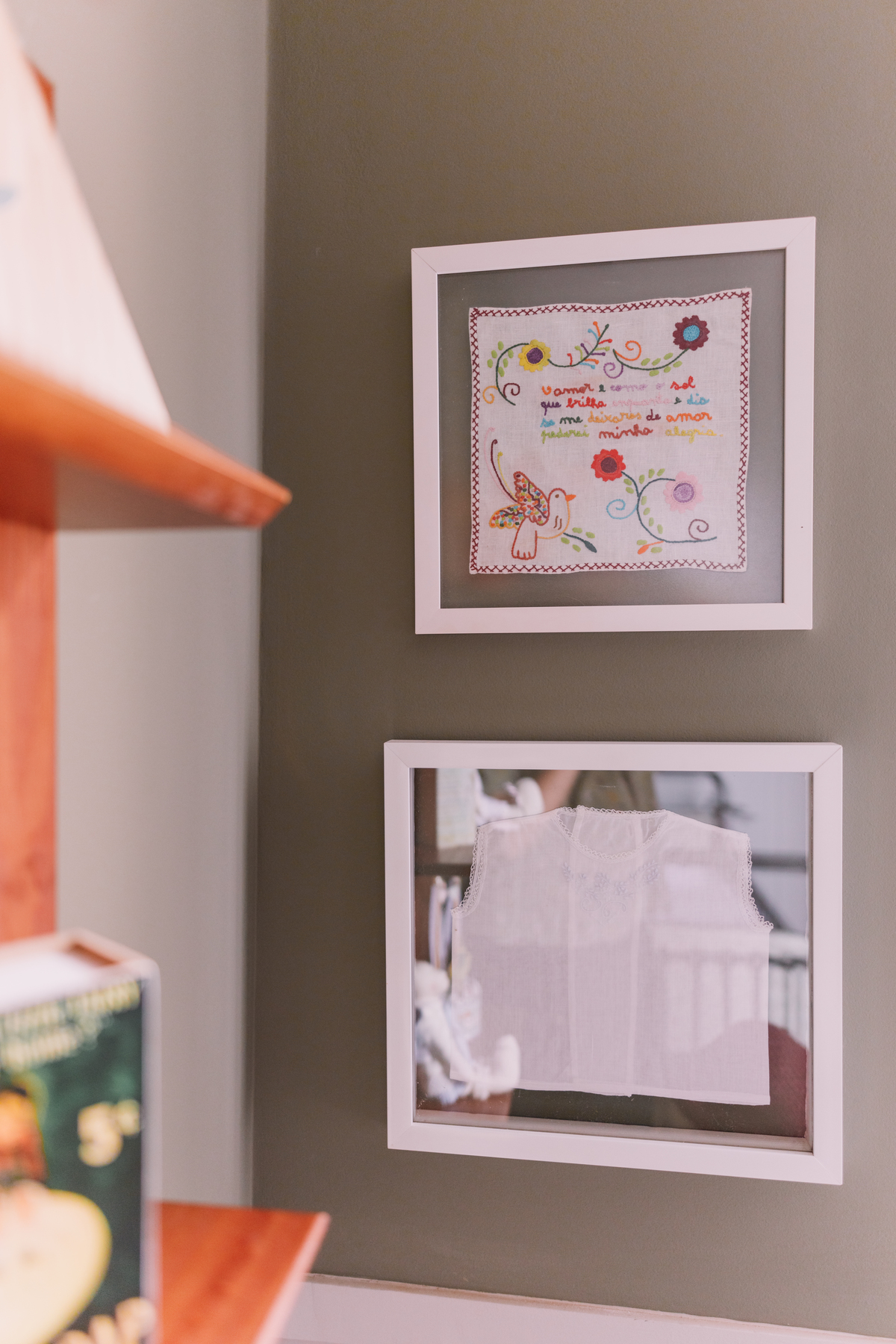 ensaio gestante em casa segundo filho quartinho de bebê decorado