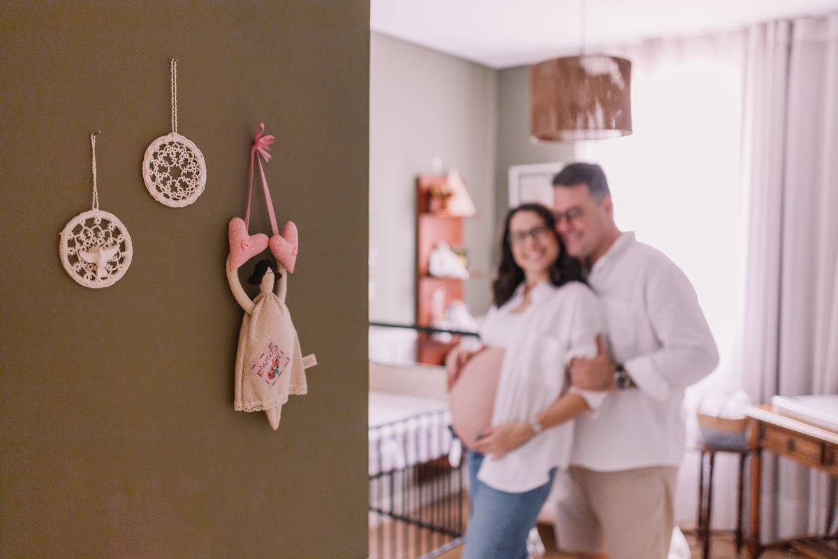 ensaio gestante em casa segundo filho quartinho de bebê decorado