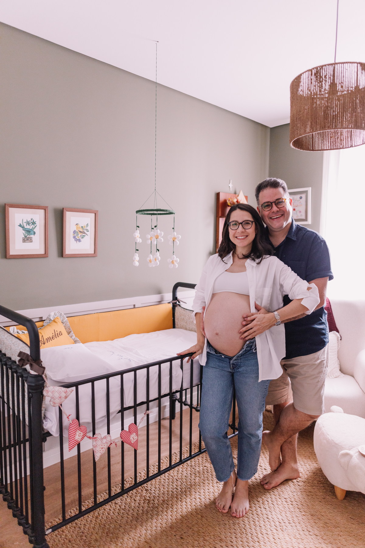 ensaio gestante em casa segundo filho quartinho de bebê decorado