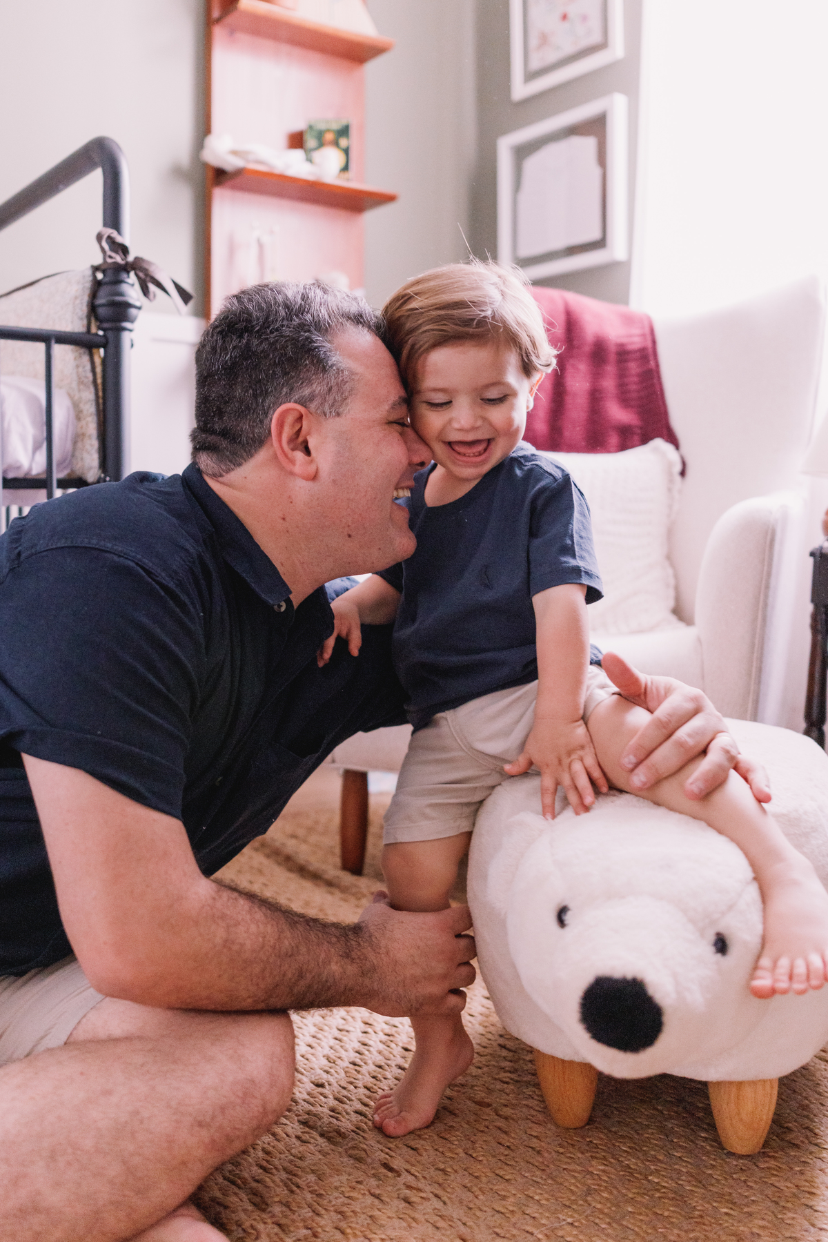ensaio gestante em casa segundo filho quartinho de bebê decorado