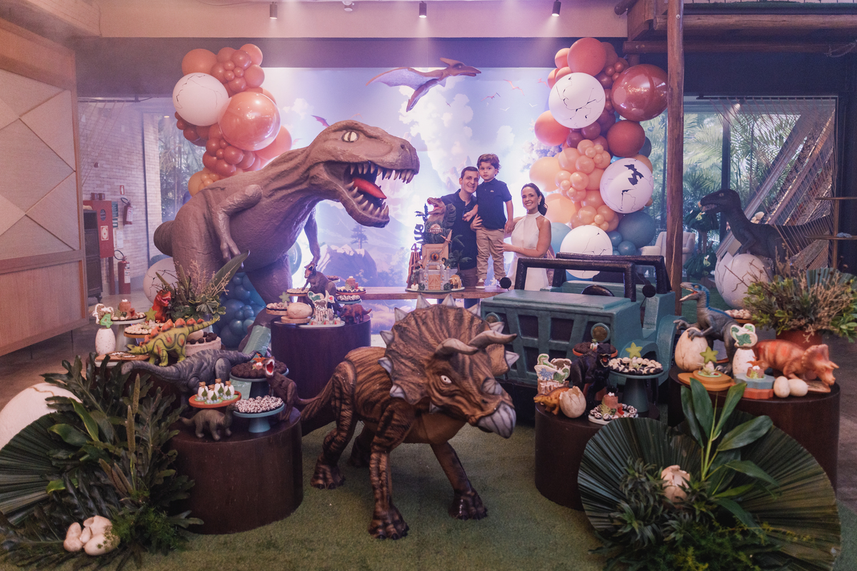 aniversario espaço carambola tema dinossauros pipoca doce decoração
