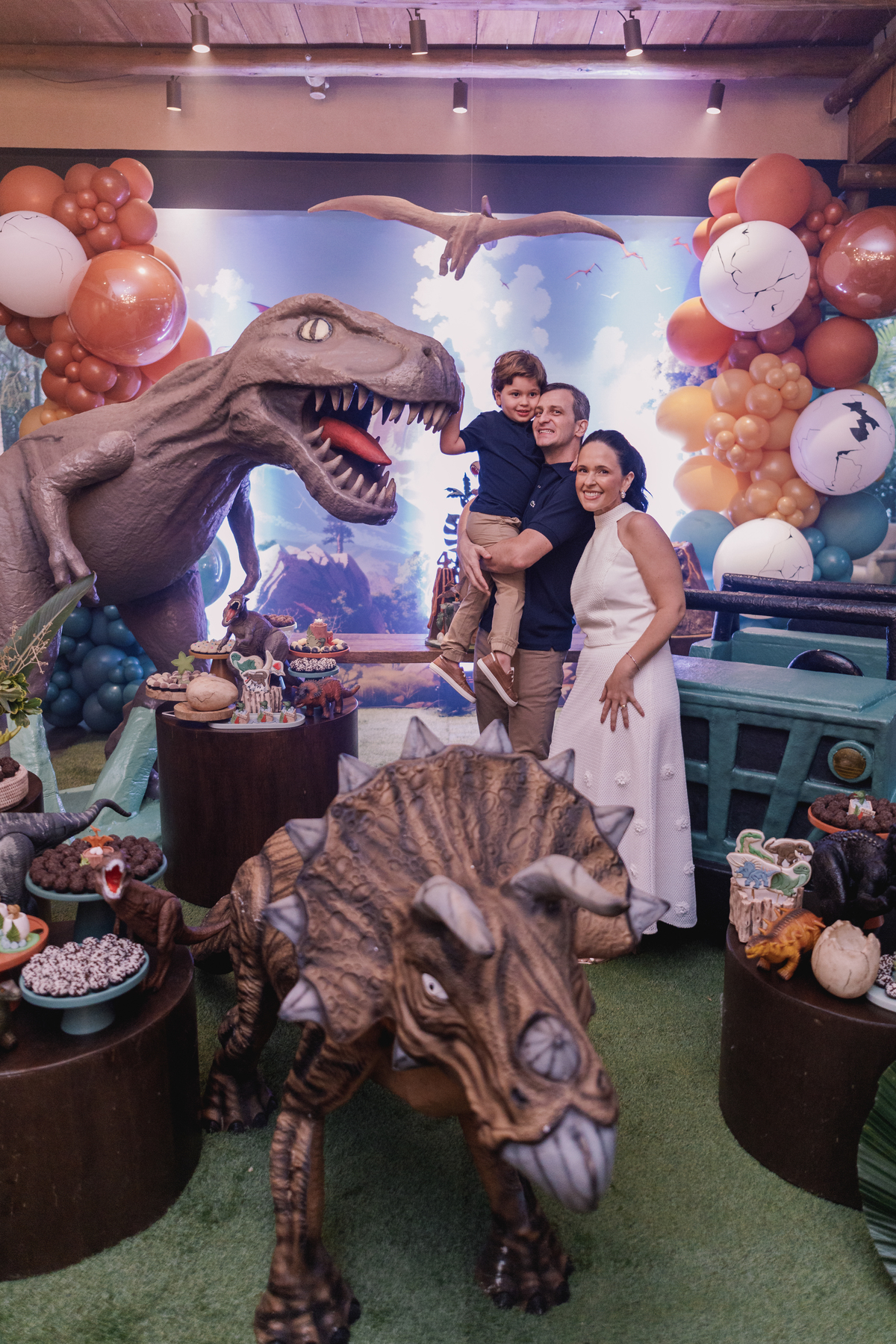 aniversario espaço carambola tema dinossauros pipoca doce decoração