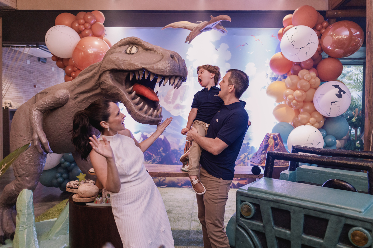 aniversario espaço carambola tema dinossauros pipoca doce decoração