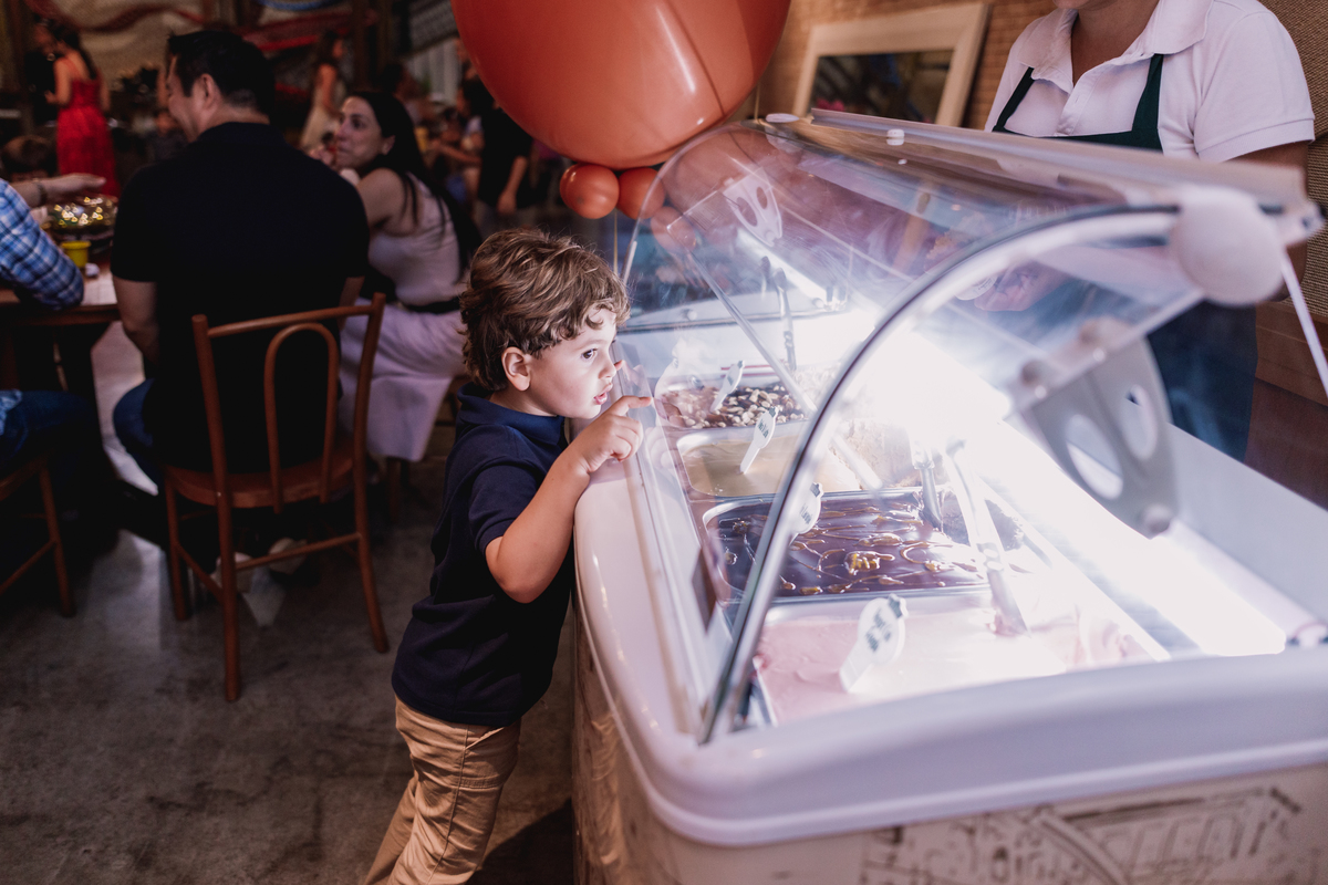 aniversario espaço carambola tema dinossauros pipoca doce decoração