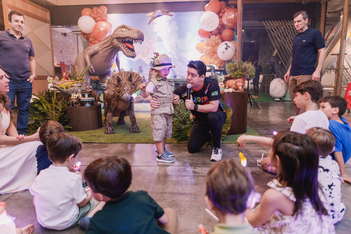 aniversario espaço carambola tema dinossauros pipoca doce decoração