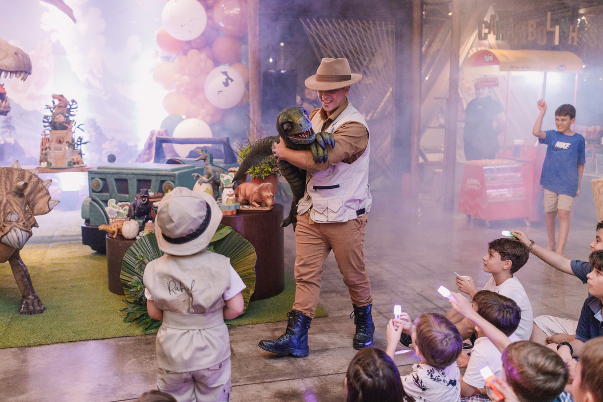 aniversario espaço carambola tema dinossauros pipoca doce decoração