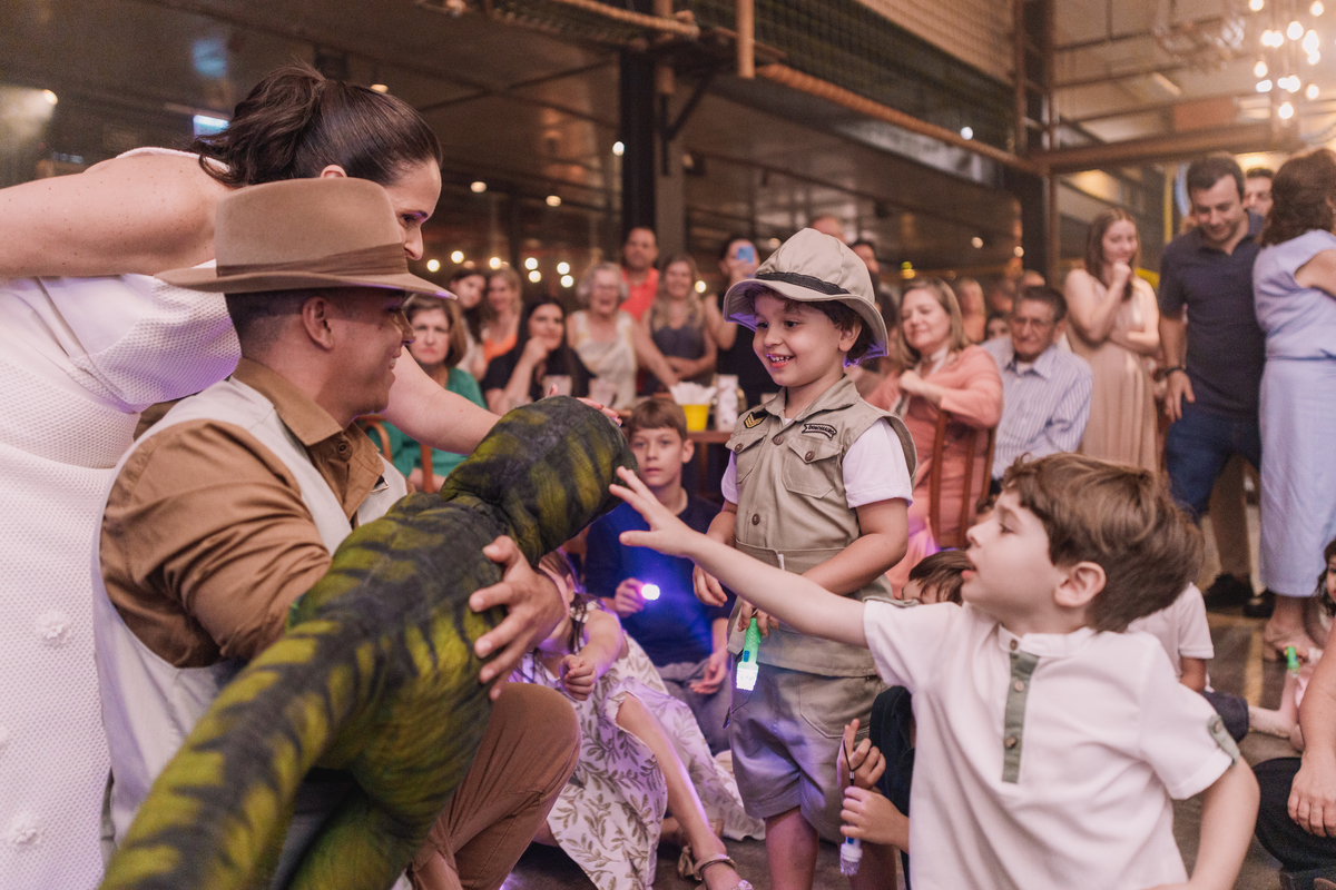aniversario espaço carambola tema dinossauros pipoca doce decoração