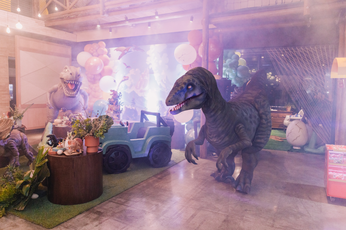 aniversario espaço carambola tema dinossauros pipoca doce decoração