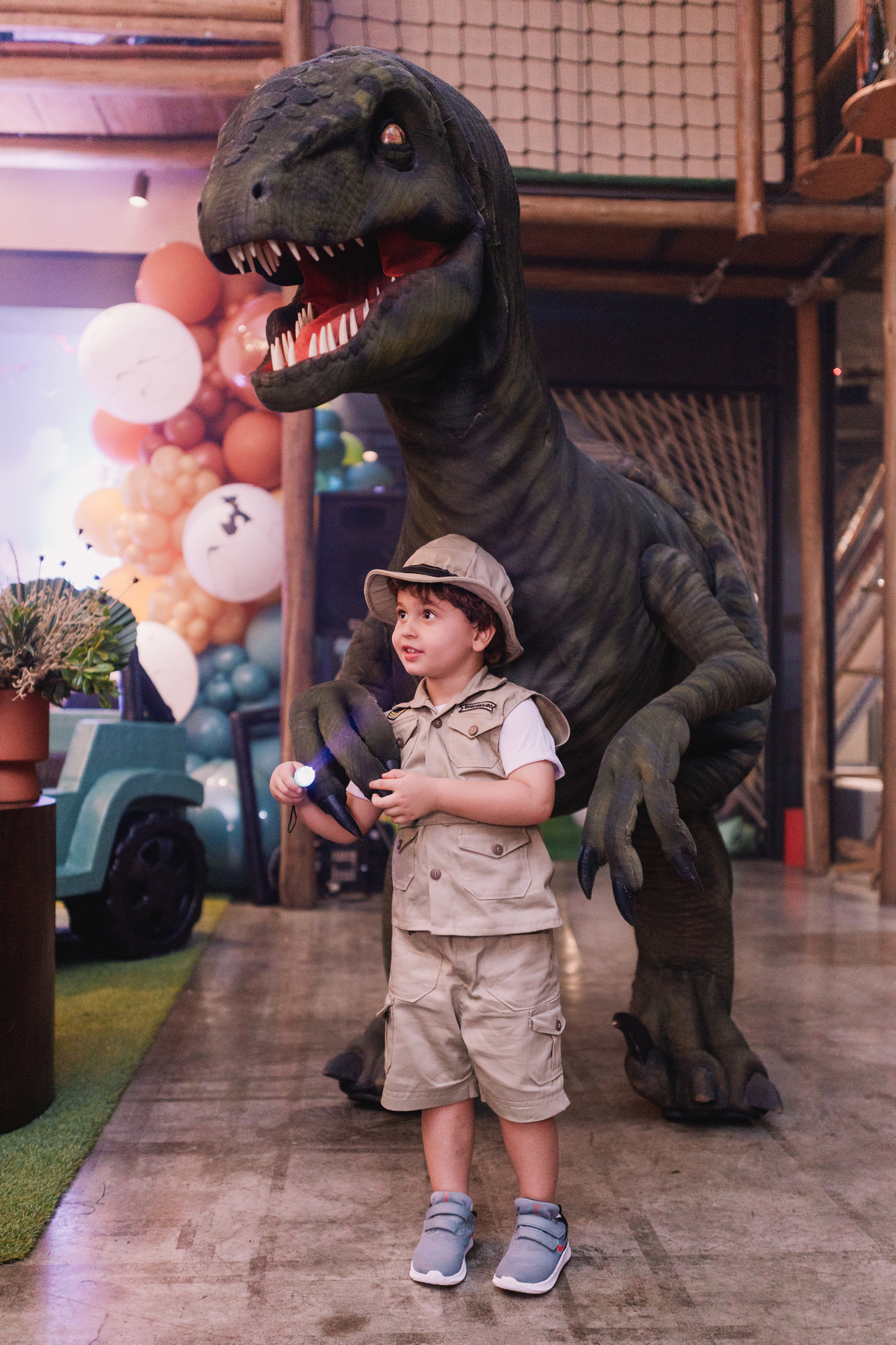 aniversario espaço carambola tema dinossauros pipoca doce decoração