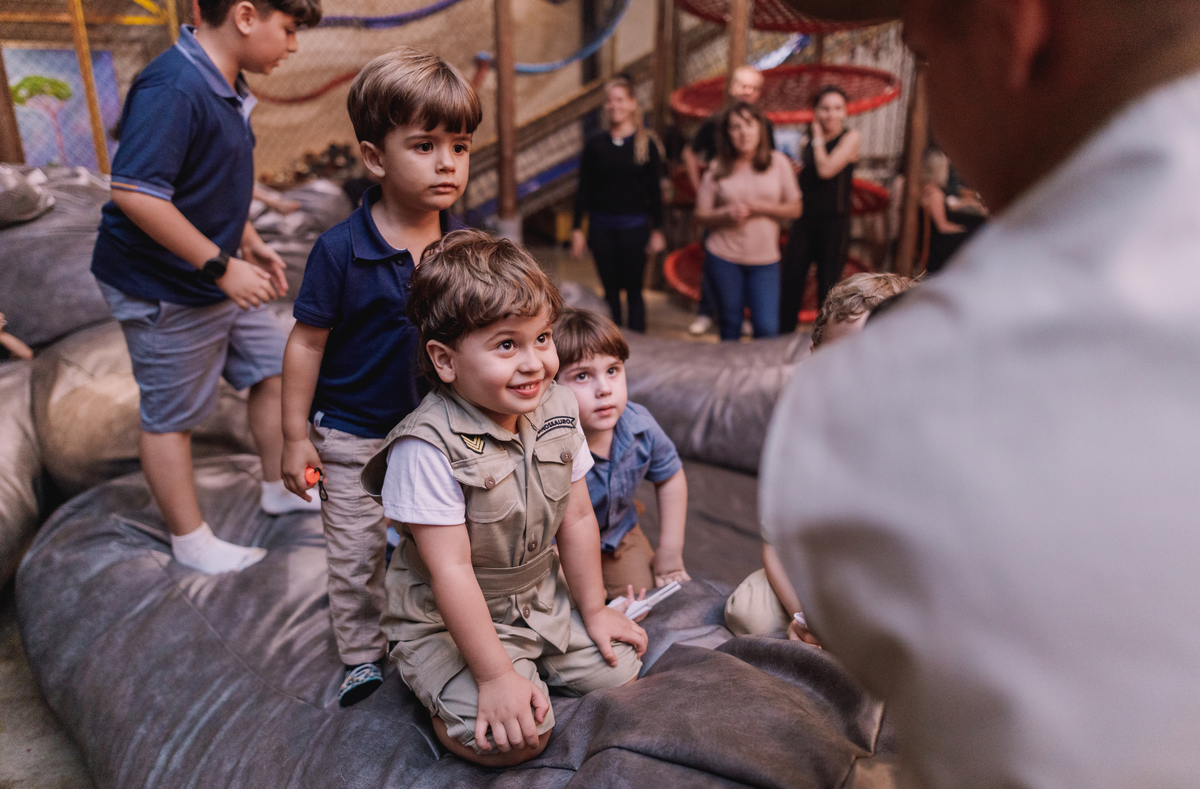 aniversario espaço carambola tema dinossauros pipoca doce decoração